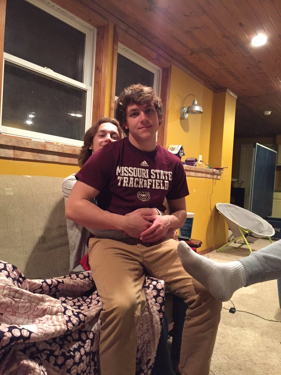 Max_x_Flower's tweet photo. @CarsonSader11 happy 18th to the flow god, love you man. Hope you rage tonight. 😘🎉🎉😤 https://t.co/hsyIZdos79