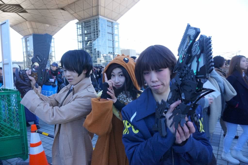 Kurumin_aroma's tweet photo. コミケ二日目参戦⭐️恒例だね素敵なコスプレイヤーの皆さん。今年も沢山いました!#c91 #C91コスプレ #コミケ91 #YouTuber #いいねした人との2016年を振り返る #Kurumin aroma #C91ポケモン併せ #イーブイ #叶姉妹にしてほしいコスプレ https://t.co/vZkTKTHjaQ