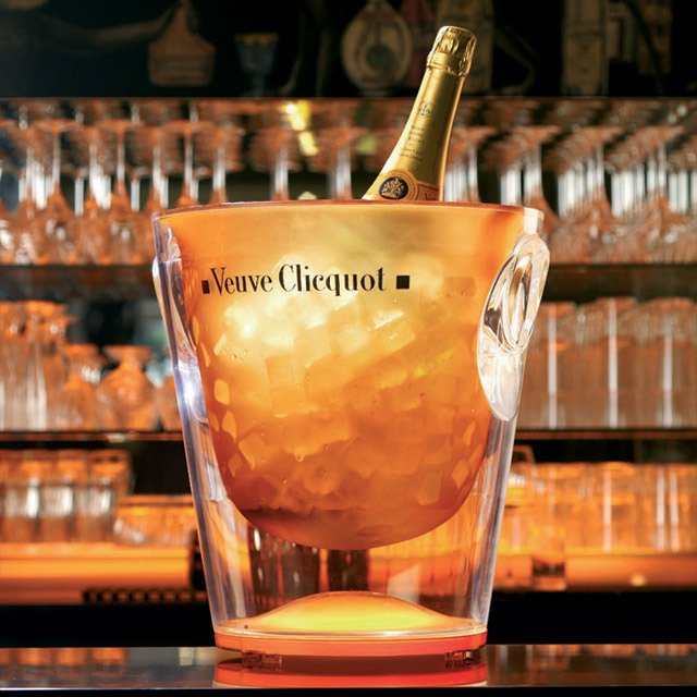 BourbonRaw's tweet photo. Need last minute New Years Plans? Come pop bottles with us at @bourbonraw @NYE2017!! Call Meaghan at 502-568-9009 Its not too late!! https://t.co/BOjr3A5iMD