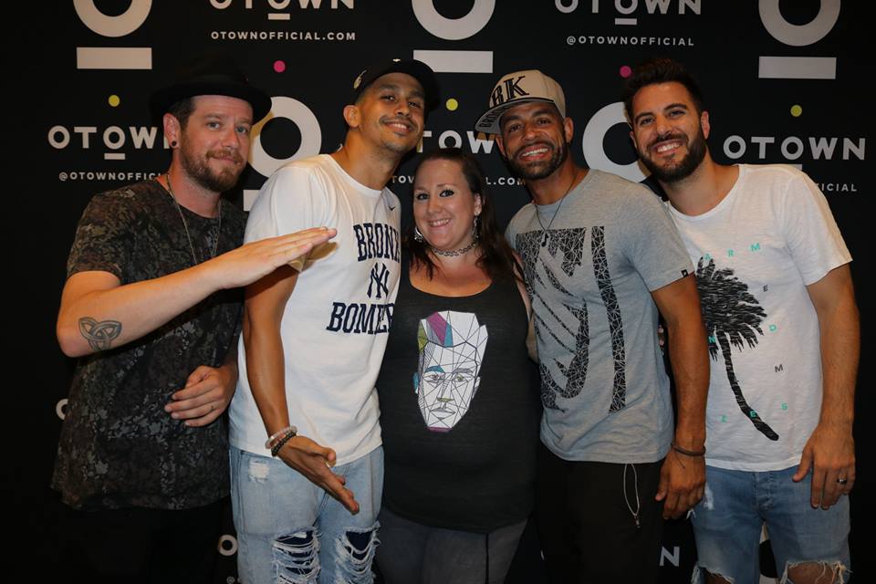 OTownStreetTeam's tweet photo. One of the highlights of 2016 for me! #ConeyIsland #MY2KTour https://t.co/Yr3X34AxZZ
