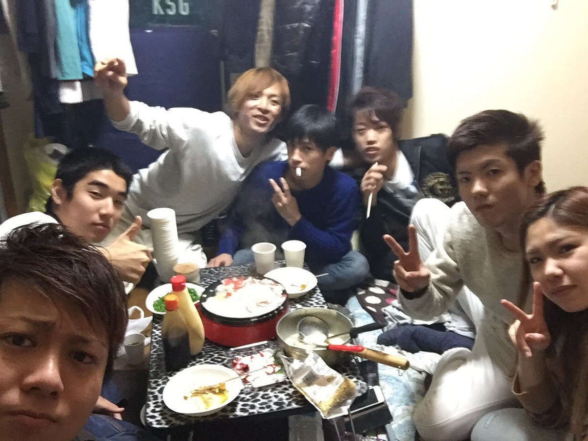 yu_pft's tweet photo. 「今が楽しい！サイコー！」

しかしいつかどこかで飽き飽きして「面白くない」「つまんない」って思うこともあるよね。

常に"楽しい"を継続することが出来ればまぢパリピ

オレはいま遊んでいる友達、同級生たちといるのがなによりも幸せやった！

☆★Happy Year 2016★☆ https://t.co/Mxw9yYv8IZ