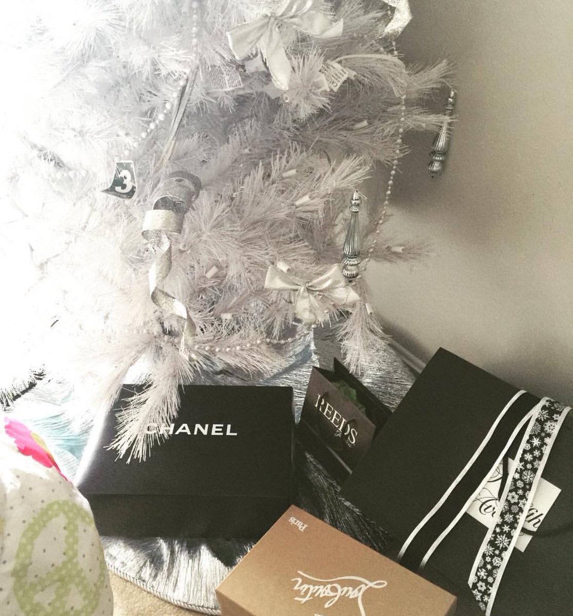 juicytee6's tweet photo. Just now getting to open my gifts😍 Bae out did himself yet again. I missed our first Christmas caring for my OG, but he didn't spoil it☺️ https://t.co/Pkgexpbmya