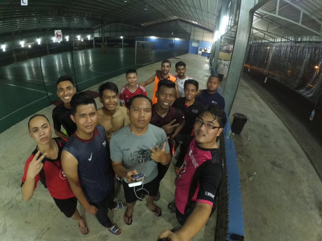 arifabdghani's tweet photo. 2 hour played futsal with le classmate. 🤼♂️⚽️ #closing2016 #FutsalAbeBehrang #1kHousemate https://t.co/1dL4OxCcrl