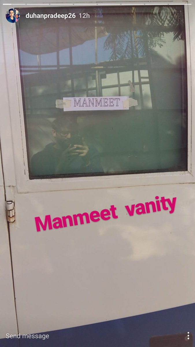 Ghulaamlifeok's tweet photo. Pradeep Duhan's character is I guess "Manmeet" so this is his vanity room!! 😛😛🖒 #Ghulaam #PradeepDuhan #GhulaamVanity #GhulaamCast https://t.co/EjXxISDawq
