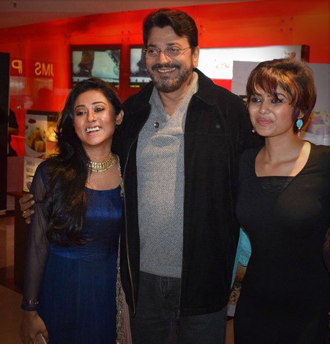 tweetsfor_U's tweet photo. At the premiere of my movie with the #ManOfTheMoment #KiritiRoy &
my beloved @sayani06 at @avaniriverside ! π https://t.co/DnSBJU4iSO