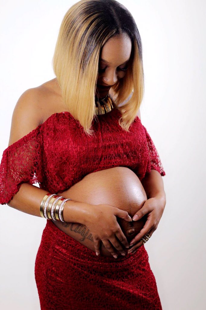 __xxZania's tweet photo. pray for better days in the future with my bundle of JOY❤ Ripuna I really do this for YOU😣🙏🏼#AreAngelFromAboveLITERALL👶🏽 #AsOneGoOneComes👼🏽 https://t.co/xuxHRaCWde