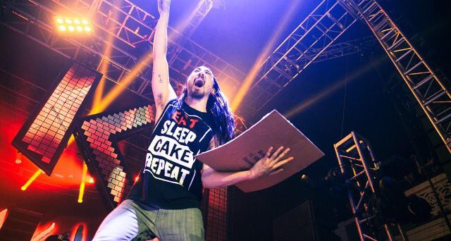 areaevent's tweet photo. Eat. Sleep. 🎂. Repeat. 🔊🔊🔊 @steveaoki is ready to IGNITE Brooklyn on New Years Day‼️😳🙀 Get your tickets at https://t.co/MuckD3yfTs❤️🎊🍾 https://t.co/mBX809OHqp