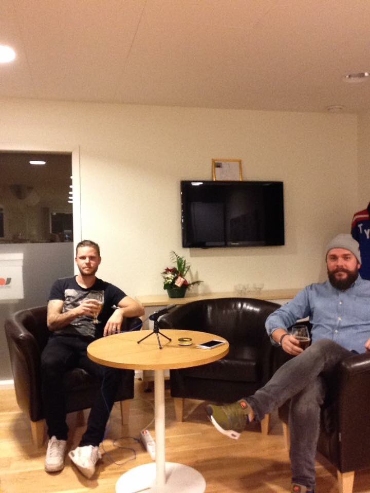 193tiosex's tweet photo. Snart dax för lite nyårspodd med #4 Sjöberg #nitton36 #Tsos https://t.co/usxDAiKJfD