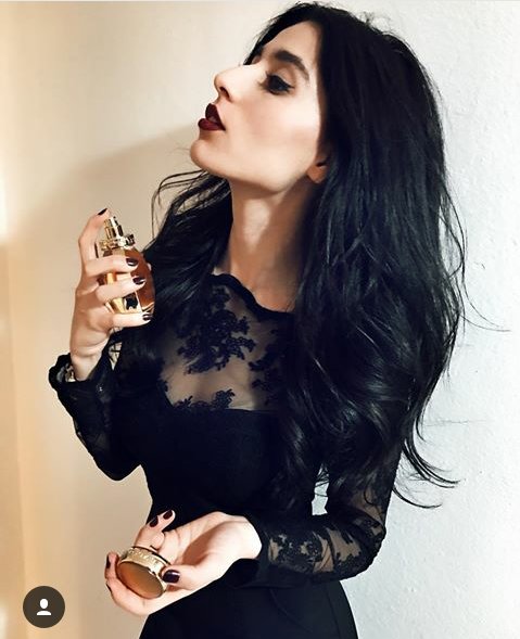 gulhan_yalc's tweet photo. @kurretulayn #KurretulaynMatur #Kurretülayn #KM @parfumarket #TukeyDays #StreetStyle #Actress #Model #Blogger #oyuncu @Pantene https://t.co/juYu4DDrbo