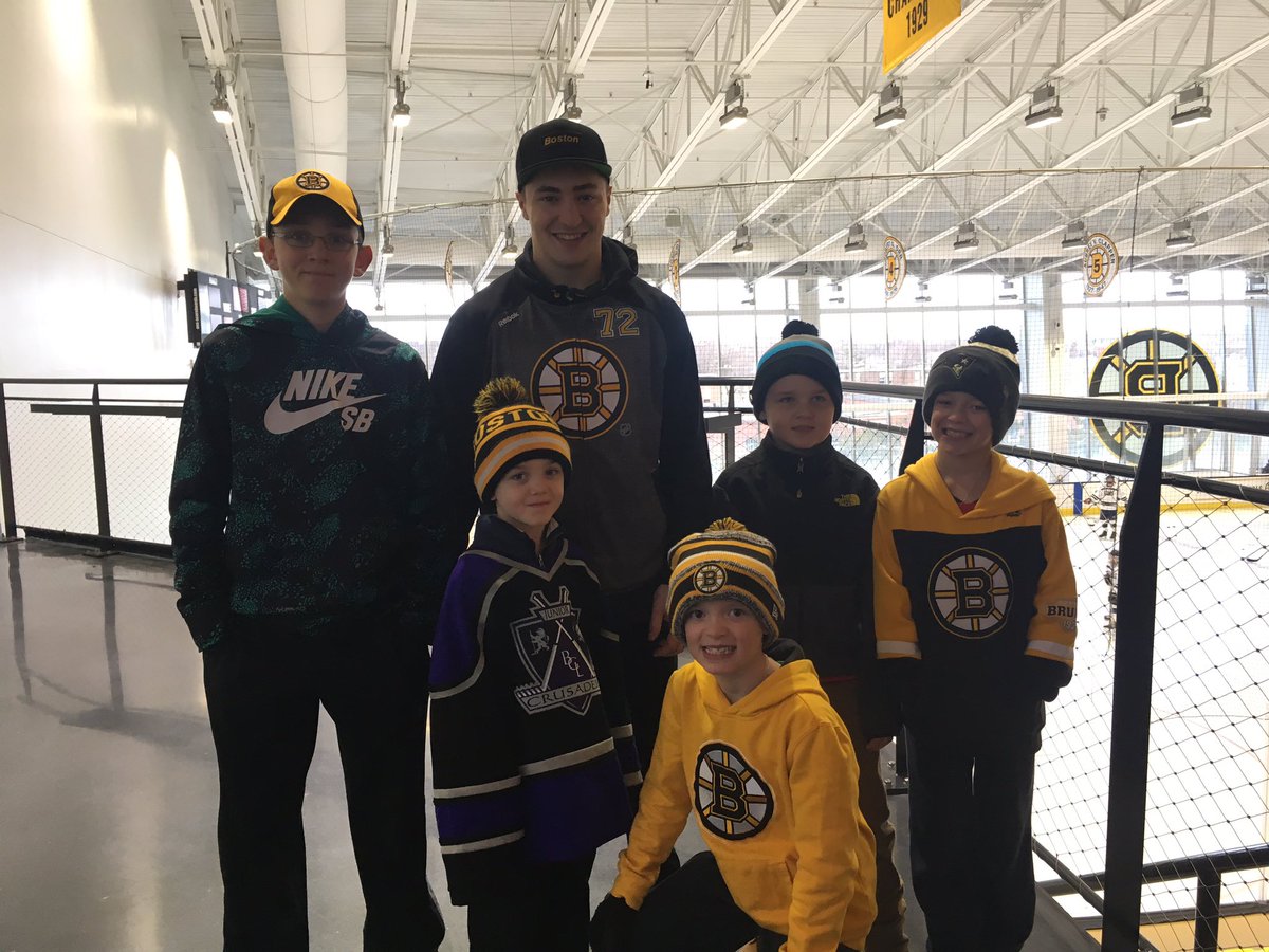 JChags3's tweet photo. Thanks @Frank_Vatrano and the @NHLBruins for a great experience this morning at practice!  #Grafton #JrCrusaders https://t.co/s7OZ4XZMsI