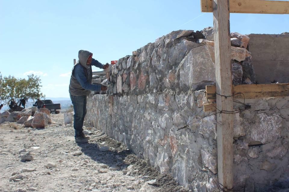 GobiernoTepeaca's tweet photo. En #Tepeaca trabajamos para #GenerarProgreso continuando la construcción de tanque elevado para abastecer agua potable 7Barrios de cabecera https://t.co/1SveIrpXCE