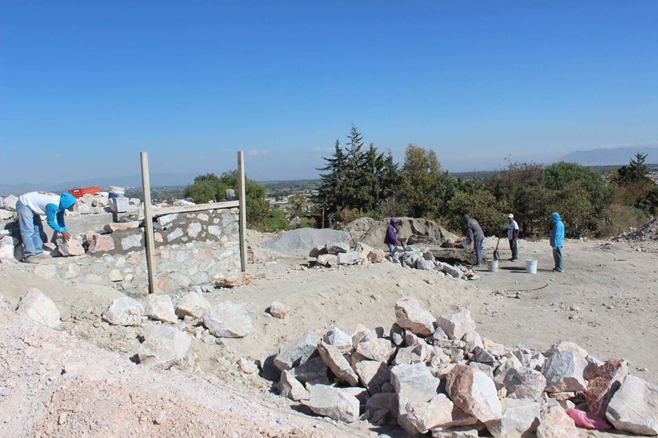 GobiernoTepeaca's tweet photo. En #Tepeaca trabajamos para #GenerarProgreso continuando la construcción de tanque elevado para abastecer agua potable 7Barrios de cabecera https://t.co/1SveIrpXCE