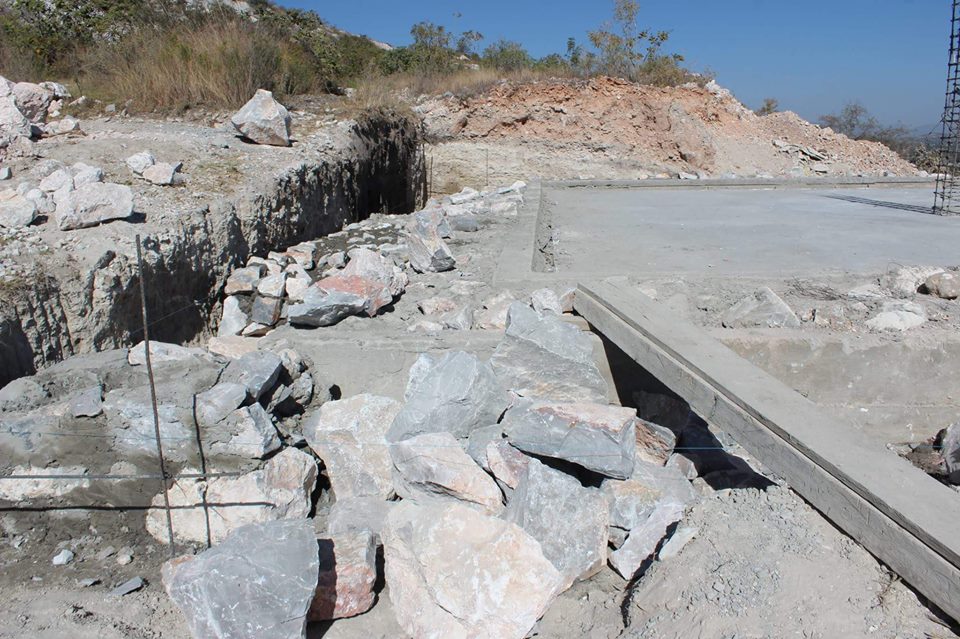 GobiernoTepeaca's tweet photo. En #Tepeaca trabajamos para #GenerarProgreso continuando la construcción de tanque elevado para abastecer agua potable 7Barrios de cabecera https://t.co/1SveIrpXCE