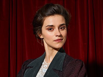 SugarySweetVint's tweet photo. TY to @RebeccaLiddiard for giving us a strong female character in 2016! Have a fantastic 2017 🍾🎉❤️ #AdelaideStratton #HoudiniAndDoyle https://t.co/LFUsMOp6RJ
