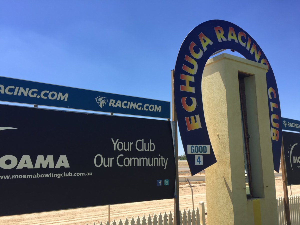 deanpet74's tweet photo. Warm day @EchucaRaceClub 8 races for New Years Eve race meeting then @TheValley kicks in later.. @Racing from 12.45pm #closing2016 https://t.co/qLRhmkBa4N