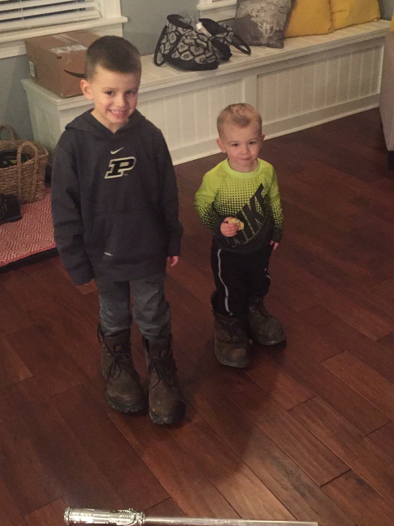 Lawnmanmaster's tweet photo. #boots https://t.co/dnTdQ4qNEN