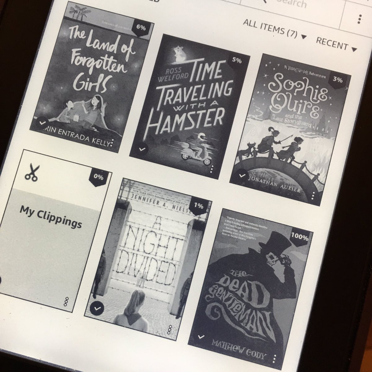 kdm_guybrarian's tweet image. Too many choices! #vacationproblems @erinkellytweets @rosswelford @JonathanAuxier @nielsenwriter