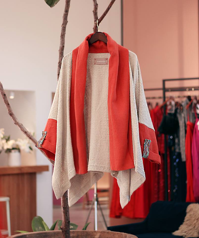 conspiracionm's tweet photo. Dale un toque de color y tradición a tu outfit con este poncho de la marca #Nunada. #NovedadesCM #HechoEnMéxico #SabemosDeModa https://t.co/VbEGCPtKUx
