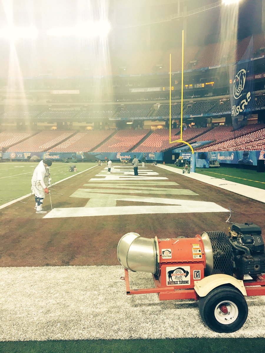 SECNationBus's tweet image. Gettin' that #RollTide Endzone a fresh coat of 🎨 #CFBPlayoff #PeachBowl #RTR #TheProcess