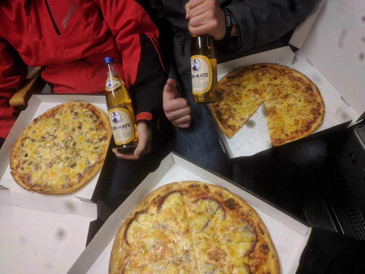 Pizza in den Zug bestellen \o/ #ice273 #33c3 Danke an alle beteiligten!