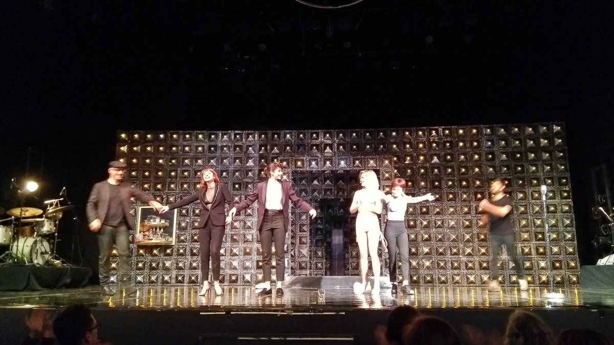 twitbutaca's tweet photo. Soñar no es gratis #DrackPack muerde la noche teatral con @AlbaGlezVilla @Najwa_Nimri @KimberleyTell @AnnaaCastillo #Madrid #TwitButaca https://t.co/5aUITRccQM