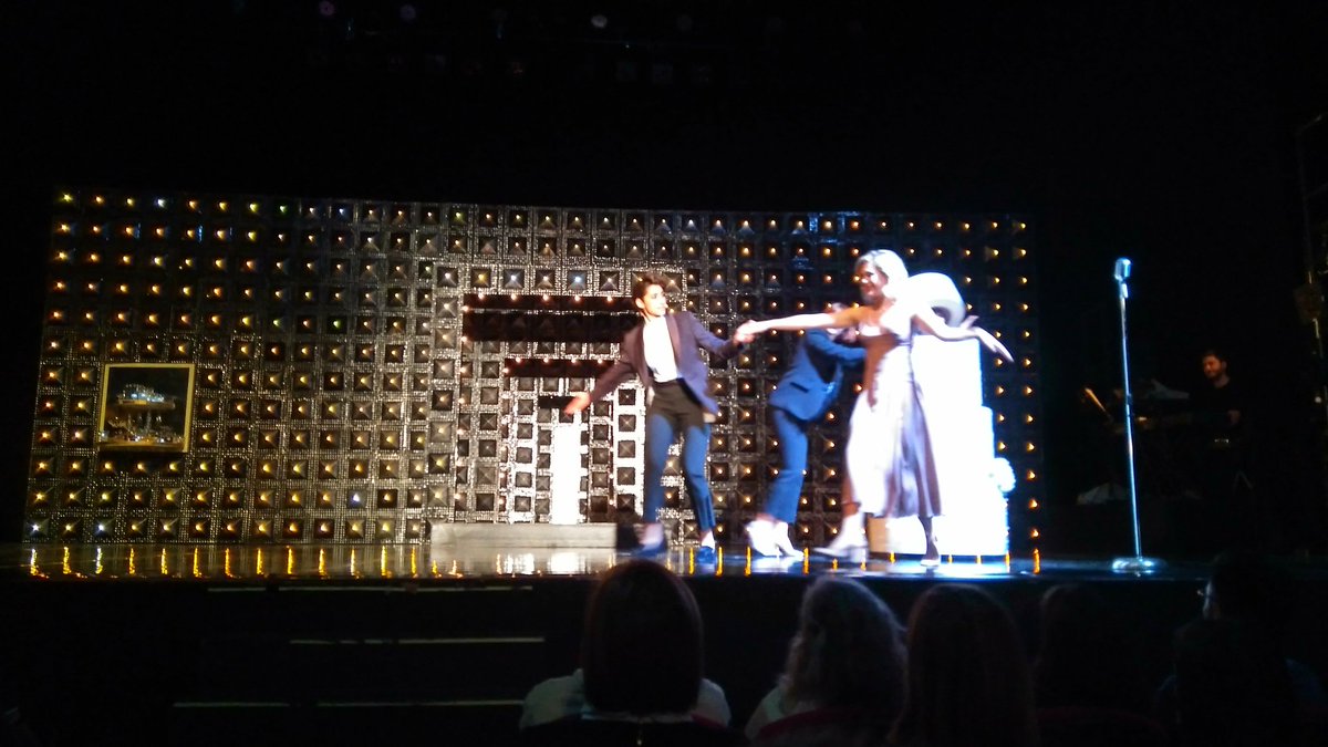 twitbutaca's tweet photo. Soñar no es gratis #DrackPack muerde la noche teatral con @AlbaGlezVilla @Najwa_Nimri @KimberleyTell @AnnaaCastillo #Madrid #TwitButaca https://t.co/5aUITRccQM