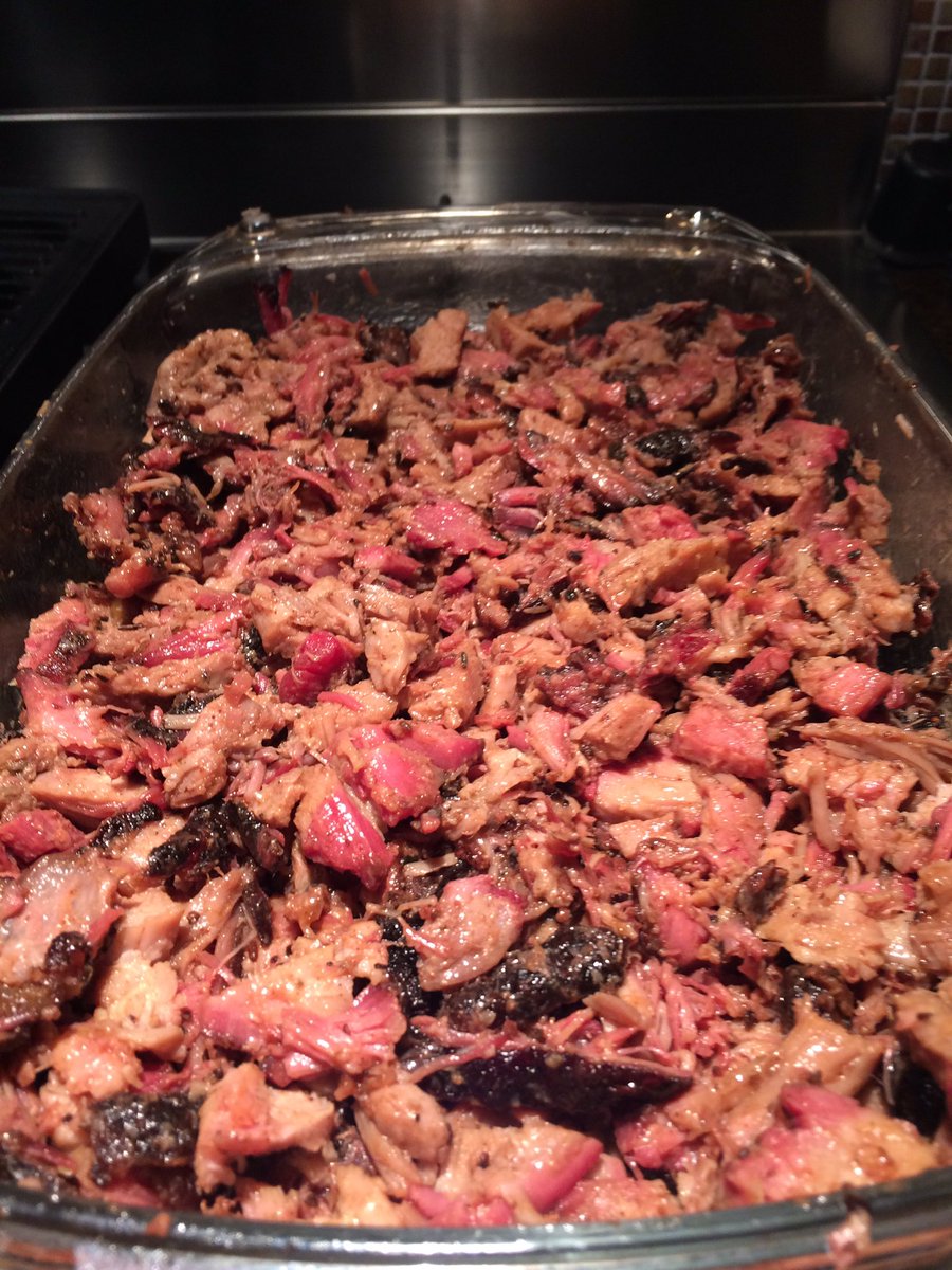 #Pulled pork klaar na 10:00 uur #slowcooking op #bbq