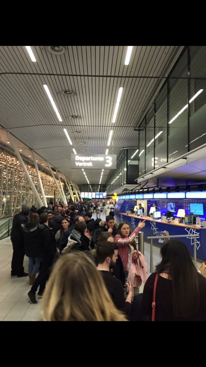 MissToemas's tweet photo. Are you kidding me @easyJet we have been told our flight in cancelled and have been waiting for 3 hours for a hotel. https://t.co/bmhaKhGbsL