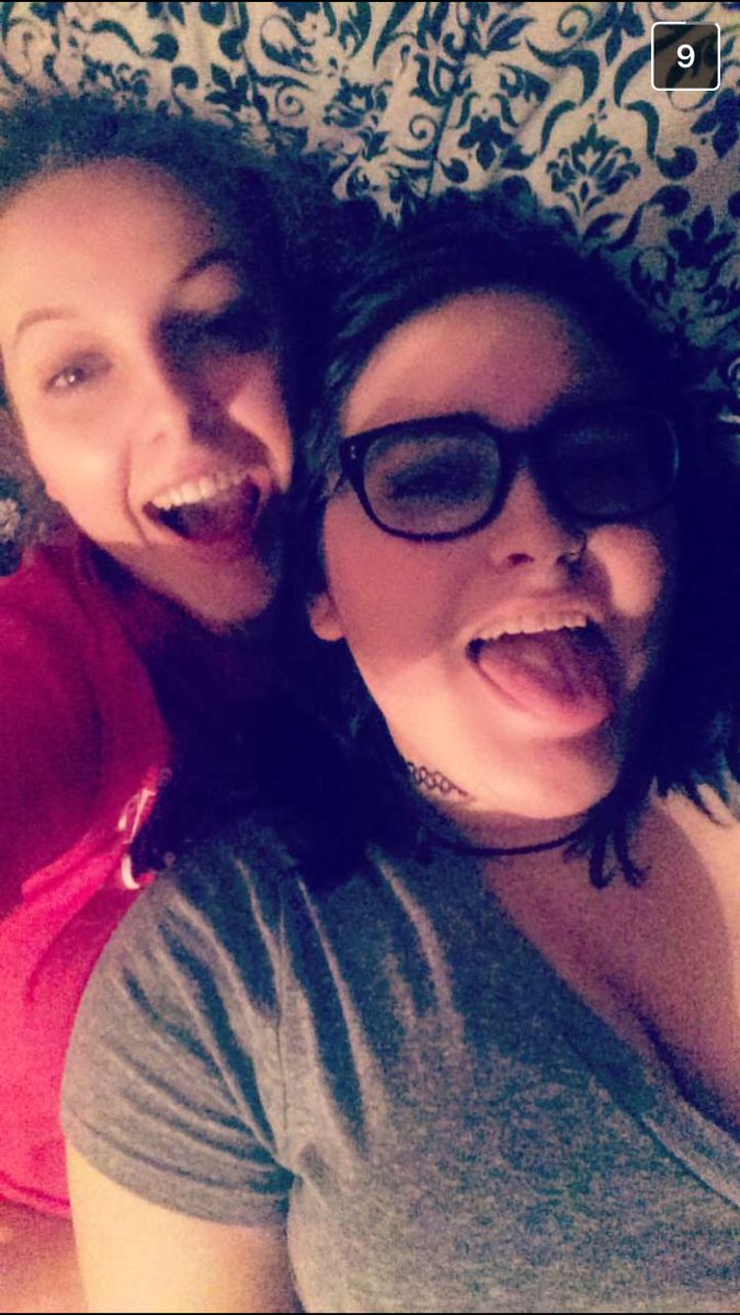 IAmSummerPaige's tweet photo. my little german is on her way home but i'm so thankful i got to see her i love and already miss her so much thanks for a great time 💕 https://t.co/Nr7oBn5Sew