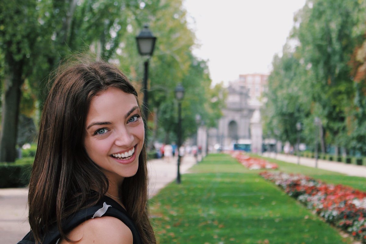 Meet our angel, Lindsay Adams! She has worked so hard planning for recruitment and now it's only a few weeks away 🌼 we can't wait!#lmuangels