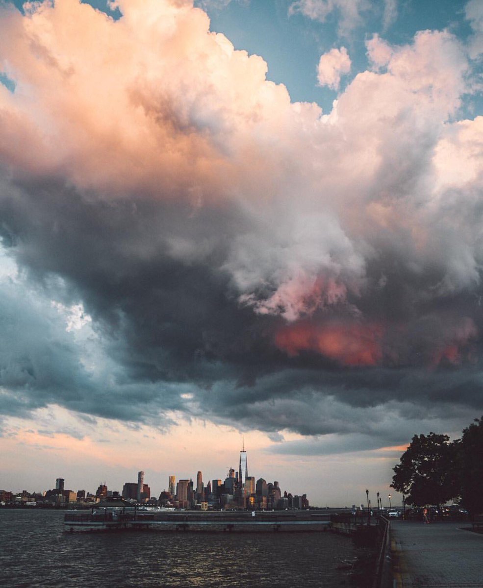 Bosha_88's tweet photo. Take me to #NYC 🗽 https://t.co/m8YY2XmYVd