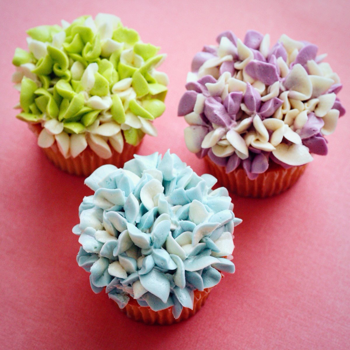 Happy #FloralFriday from the shoppe! We find that our hydrangea cupcakes help block out the blustery Toronto weather!🌸#thecupcakeshoppe
