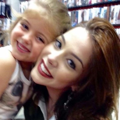 BolinhoTaques's tweet photo. #Lindaaas a @cecicarinhad fica tão linda assim né @Dulce_MariaRL e @gustavolariosc https://t.co/c7D1DIAVgD