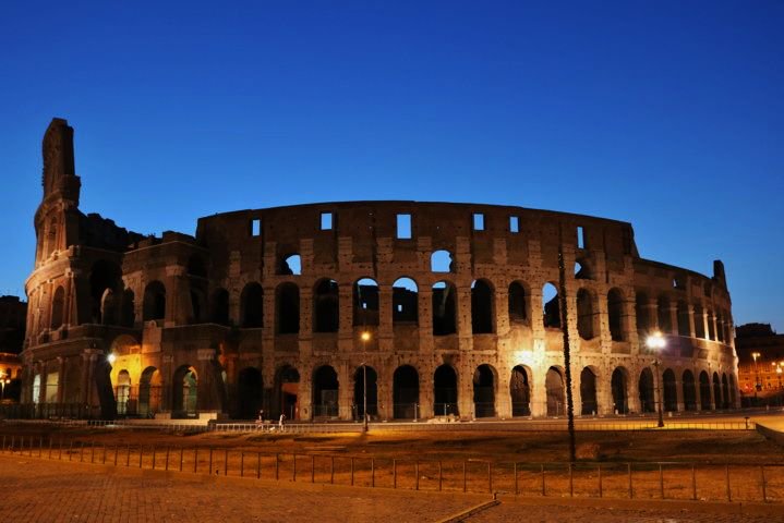 Ajyalcol1's tweet photo. #buon2017 i miei migliori 4 scatti del 2016, il MIO REGALO PER VOI #Follower GRAZIE!!!   #2017in3words #Voyager Viaggio nella #RomaDiNotte https://t.co/QK3luWqUZO