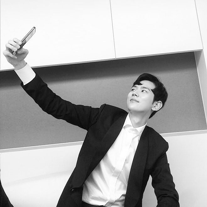 98SPATH's tweet photo. Aquele momento que a foto que o Johan hyung tirou ficou melhor do que a que eu estava tirando. https://t.co/fT6sU6DgeV