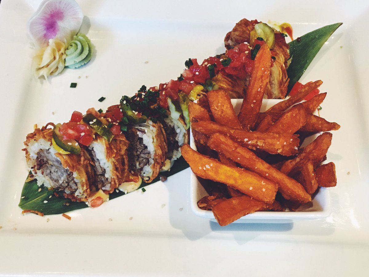 thejohnnyb's tweet photo. Normally don't post photos of my food, but this CHEESEBURGER SUSHI JUST CHANGED MY LIFE! #cowfishatlanta @TheCowfishATL https://t.co/n40RchzI9W