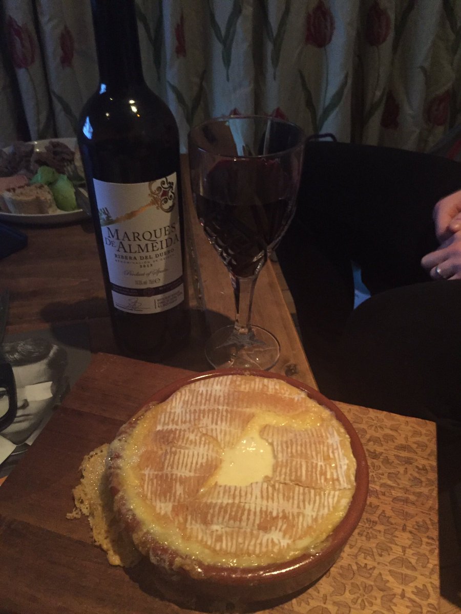 MovementMethod's tweet photo. Who's diet is starting Monday? #camembert #cheese #newyear16 #diet #wine #food https://t.co/H5LKZFIow4