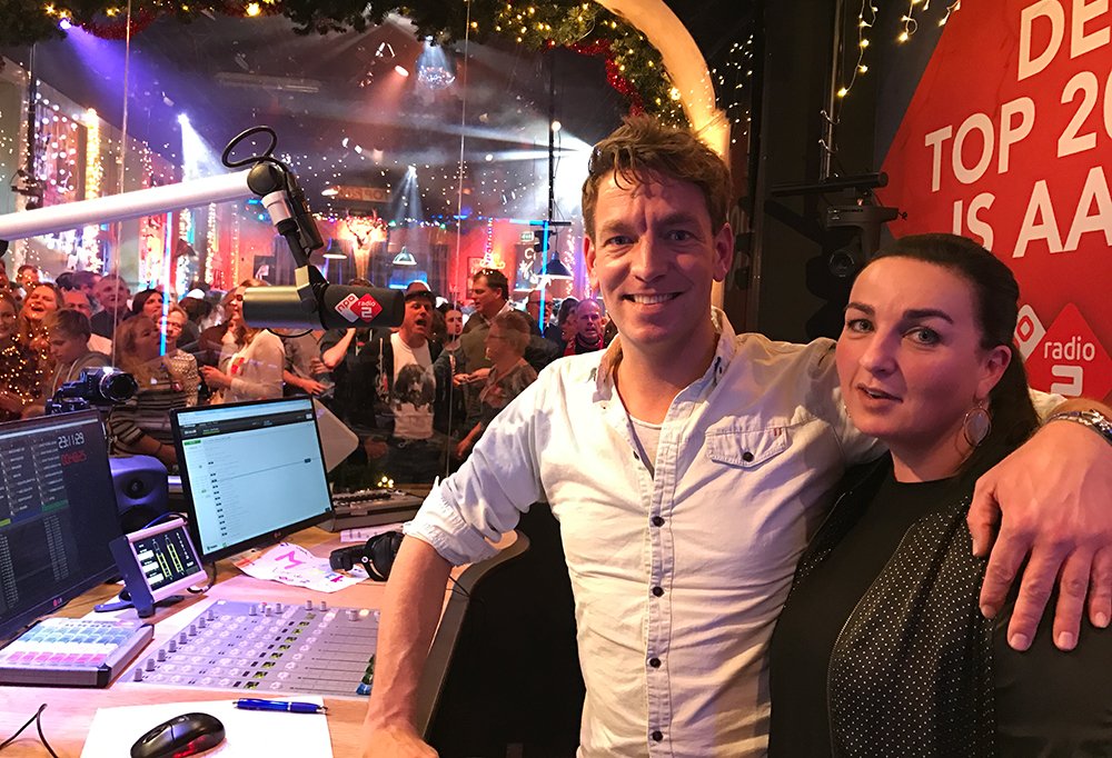 Roodshow's tweet photo. Man wat gaat dat snel! We zitten middenin #Top2000 #shift6. Wie is er nog wakker?! :) https://t.co/OX1x9UGjvx