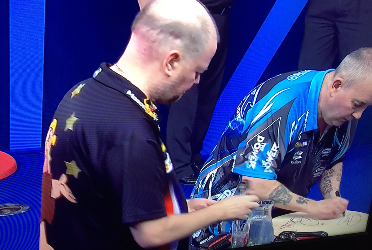 SignTheBoard's tweet image. SIGN IT! SIGN THE BOARD!