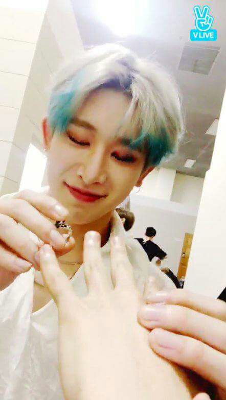 Michelle_YoonGi's tweet photo. @OfficialMonstaX  #MonbebeAccept 😂💑💍💖 https://t.co/saX8WgEs42
