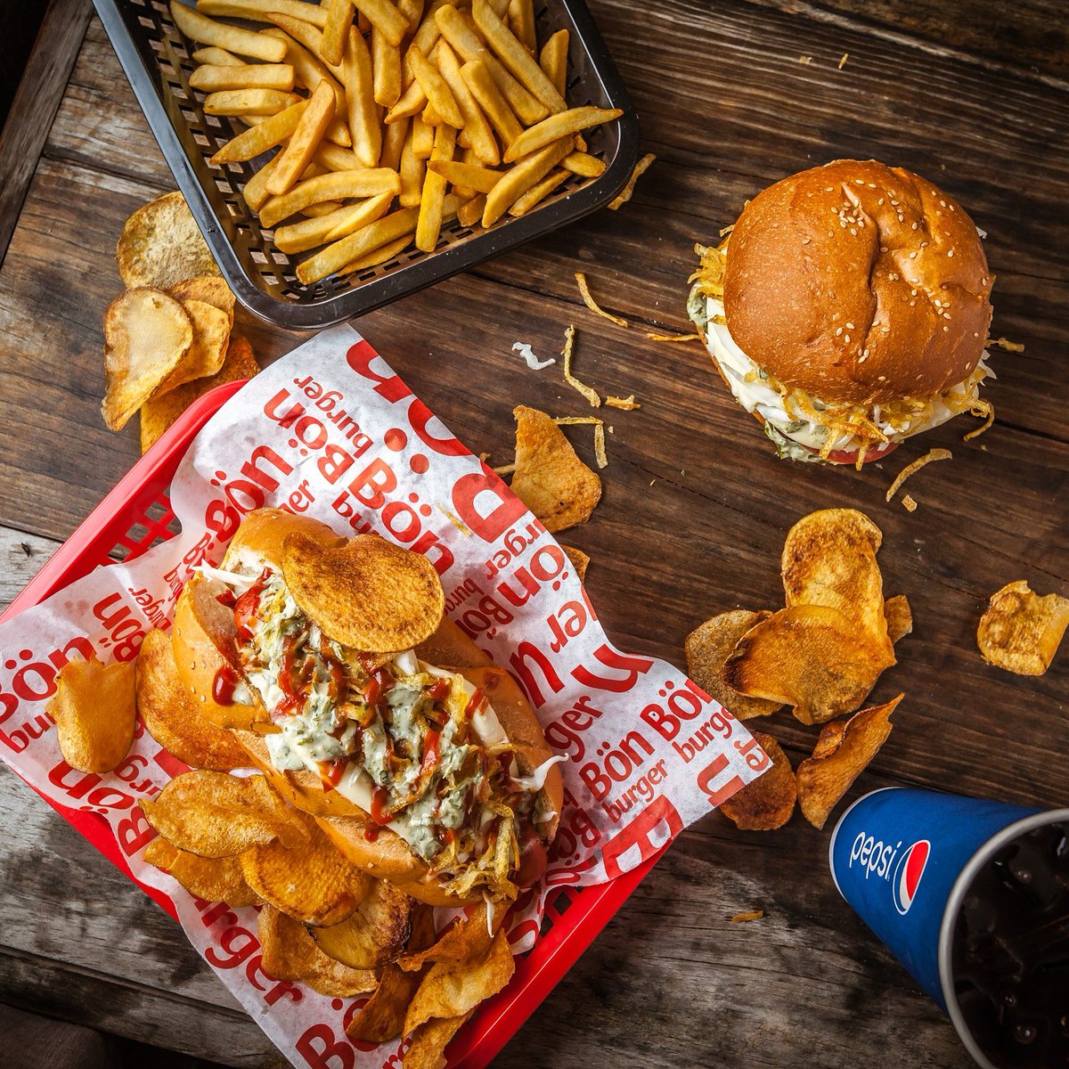 Bon_Burger's tweet photo. Venite pa #BonBurger pa que gocéis con nuestras Locales. Lo mejor de la ciudad con nuestro estilacho #Bon. https://t.co/b4AB8xkHoW