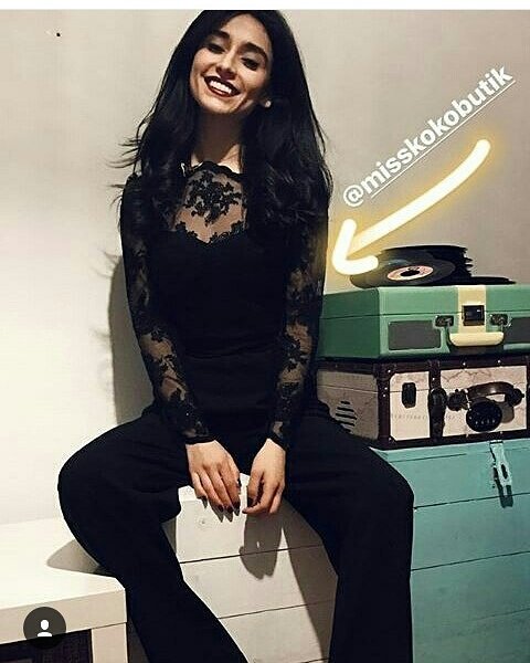 gulhan_yalc's tweet photo. PRENSES @kurretulayn #TukeyDays #StreetStyle #Actress #Model #Blogger @parfumarket @Pantene #KurretulaynMatur #Kurretülayn #KM https://t.co/8HcgekeVgL