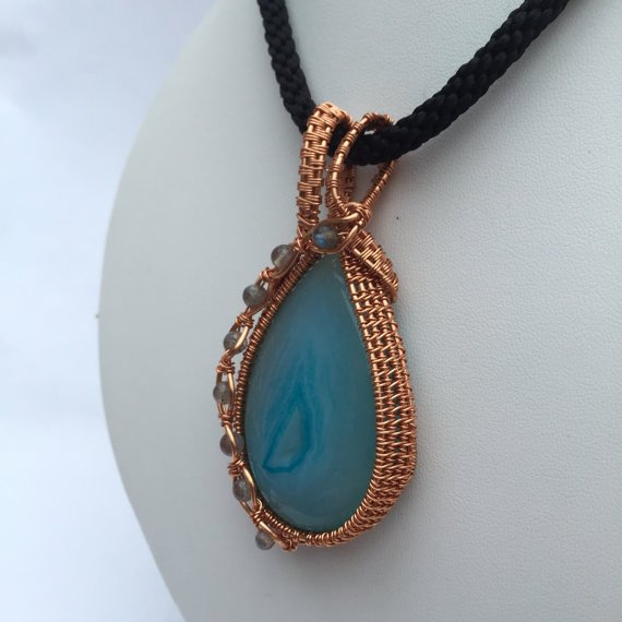 toriastrinkets's tweet photo. Turquoise wirework pendant: statement jewellery; agate necklace; wirework jewellery; artisan jewellery; ... #etsyaaa https://t.co/dEVruCgFpT https://t.co/jomnMiuapY