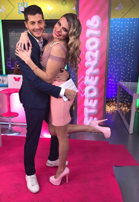 Gracias @cazamariposastv por tanto!! 💕 #QueTeDen2016 https://t.co/lXlWiJS6SY<a class="tags" target="_blank" title="On Twitter" href="/?out=eyJ0eXAiOiJKV1QiLCJhbGciOiJIUzUxMiJ9.eyJpYXQiOjE3MjMwMjgxNzYsImlzcyI6InR3cG9ybnN0YXJzLmNvbSIsIm5iZiI6MTcyMzAyODE3NiwiZXhwIjoxNzU0NTY0MTc2LCJyZWRpcmVjdF91cmwiOiJodHRwczovL3R3aXR0ZXIuY29tL2NhemFtYXJpcG9zYXN0diJ9.COC7aaGEKCr5Phs4HT4-ZNdXIhL-1QAuH0OvOQyPyzqSUnf0-ko-K0hGPT8Jj3wu1pHlabcbsmh4QEzBloxUdw">@cazamariposastv</a><a href="/tag/queteden2016"class="tags">#QueTeDen2016</a>
