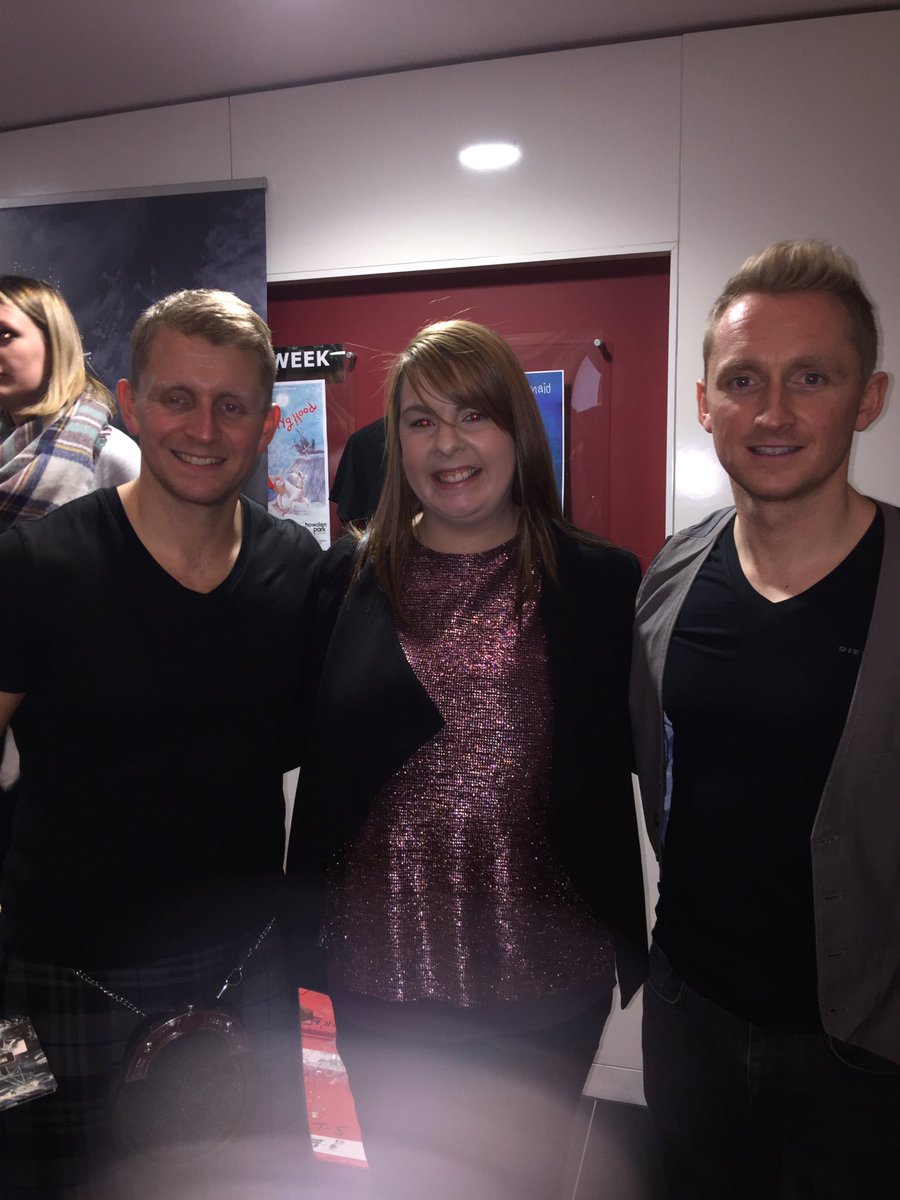 1986Nicki's tweet photo. Another amazing gig by @SKERRYVORE and got my annual pic with @Skerrypiper @balinoeblondie https://t.co/n9k3SGKrGs