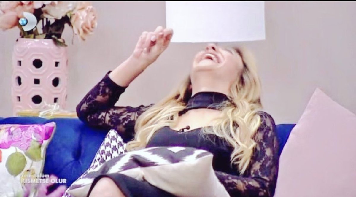 Kısmetolur tamamiyle insanları salak yerine koyuyor ama biz yemiyoruz çok şükür Yanındayız RabiaKaraca