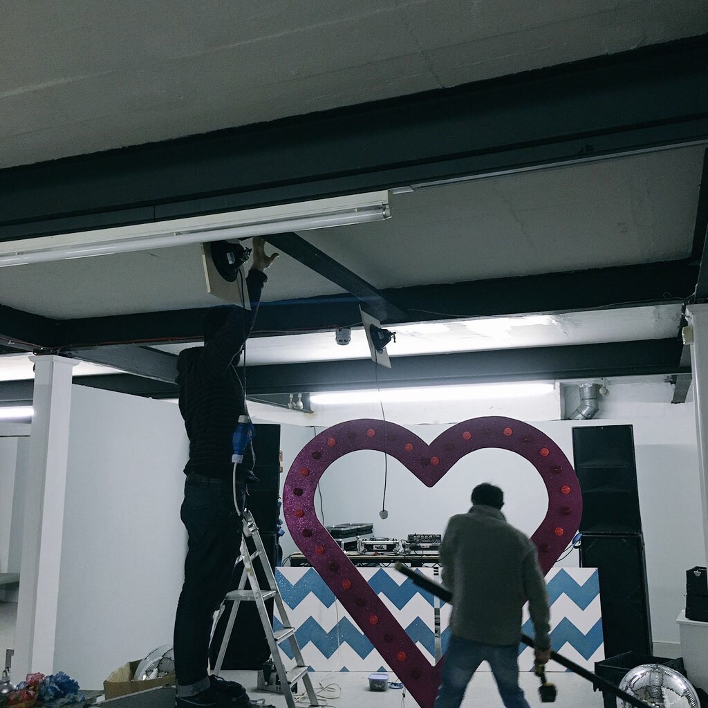 How many ravers does it take to hang a disco ball.. 🍾🍾🍾