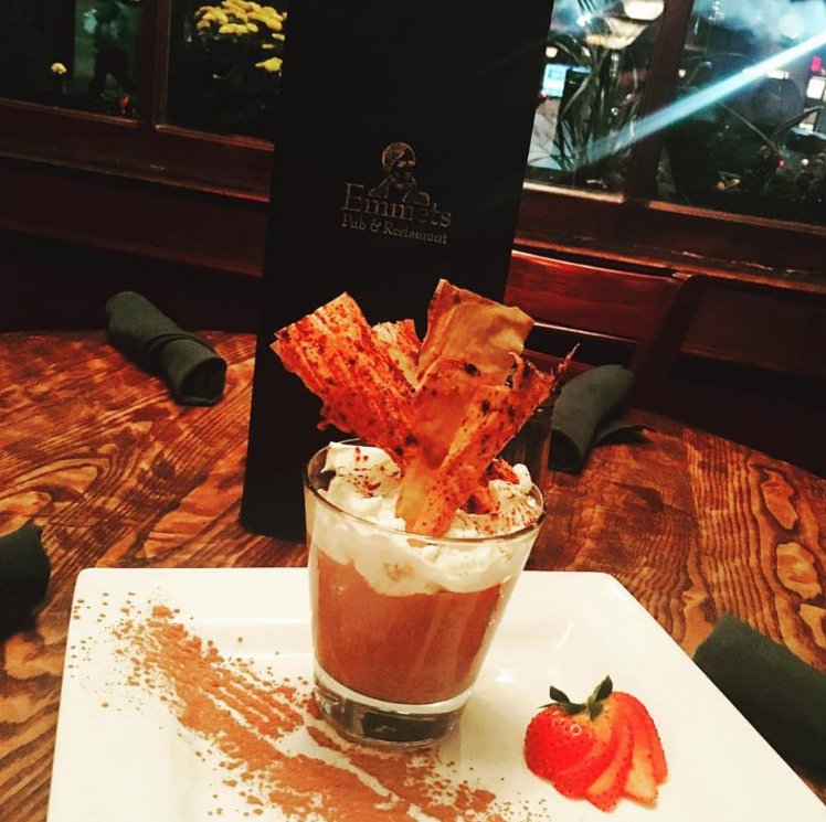 It's the last Friday of 2016 and ending the year on a sweet note sounds like a good idea to us! #TreatYourself