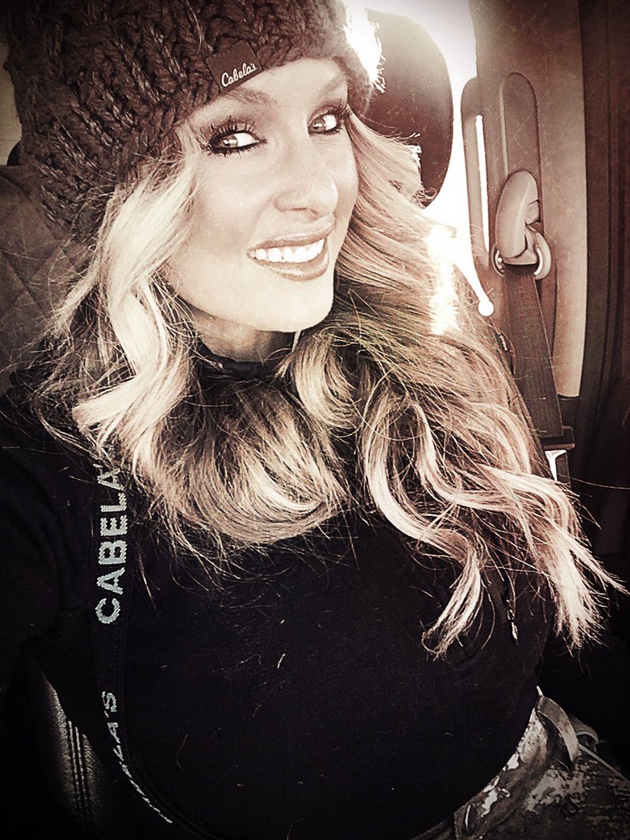 KristyTitus's tweet photo. There is no season like Bobcat season! #winterwonderland #snowbunny #teamcabelas #ohbabyitscoldoutside #trackandtree #wildernessathlete https://t.co/gjgRsH52tB