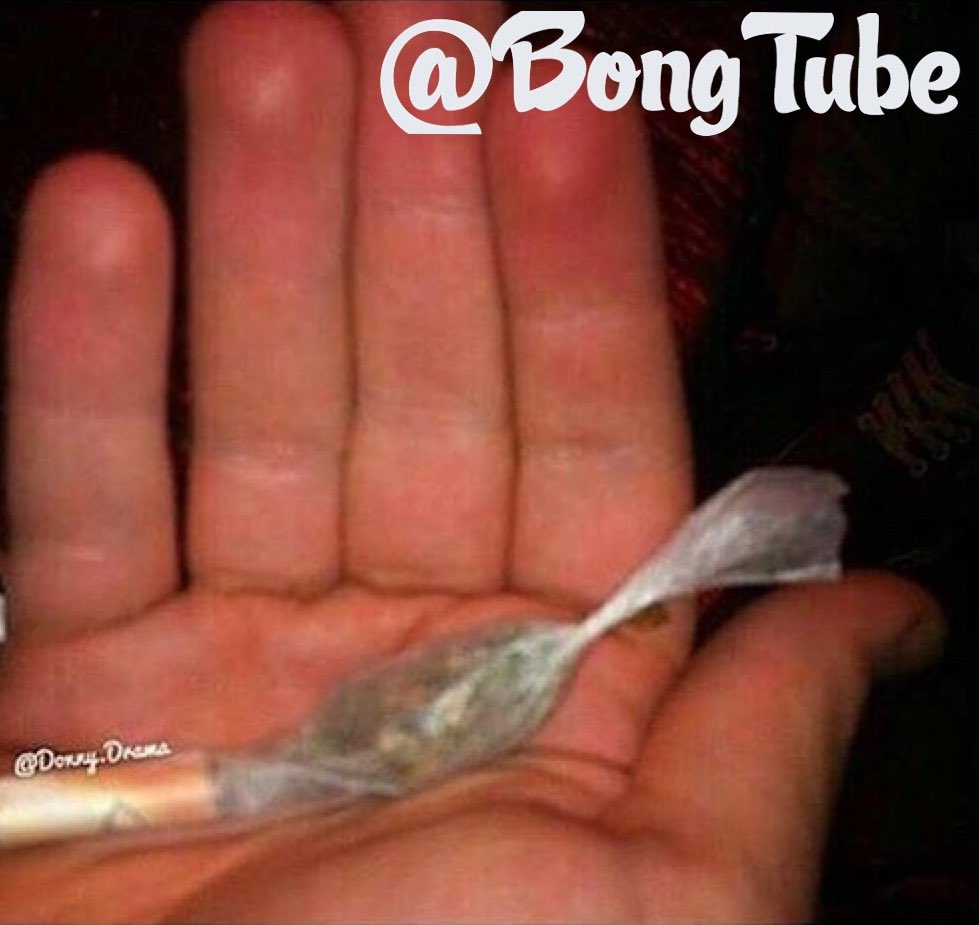 DailyDoseOfXXX's tweet photo. Just twisted a purl 👌🏻😩 don't mind if I do 😍💨🌲 married iguana is so lit 🔥 smoke apple trees 😎😎 https://t.co/ZXyWCghIE8